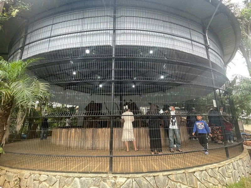 Khung vách ngăn nhà xưởng, khung ngăn sân bóng Pickerball - Lưới Thép ATN Steel - Công Ty TNHH Lưới Thép ATN Steel